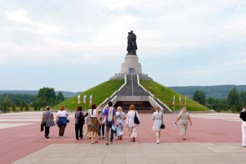 «В рамках города» — фотовыставка и экскурсии