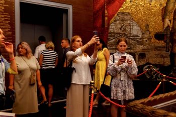 «В рамках города» — фотовыставка и экскурсии