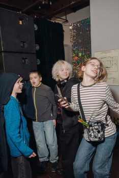 8 марта в стиле 2000х