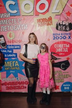 8 марта в стиле 2000х